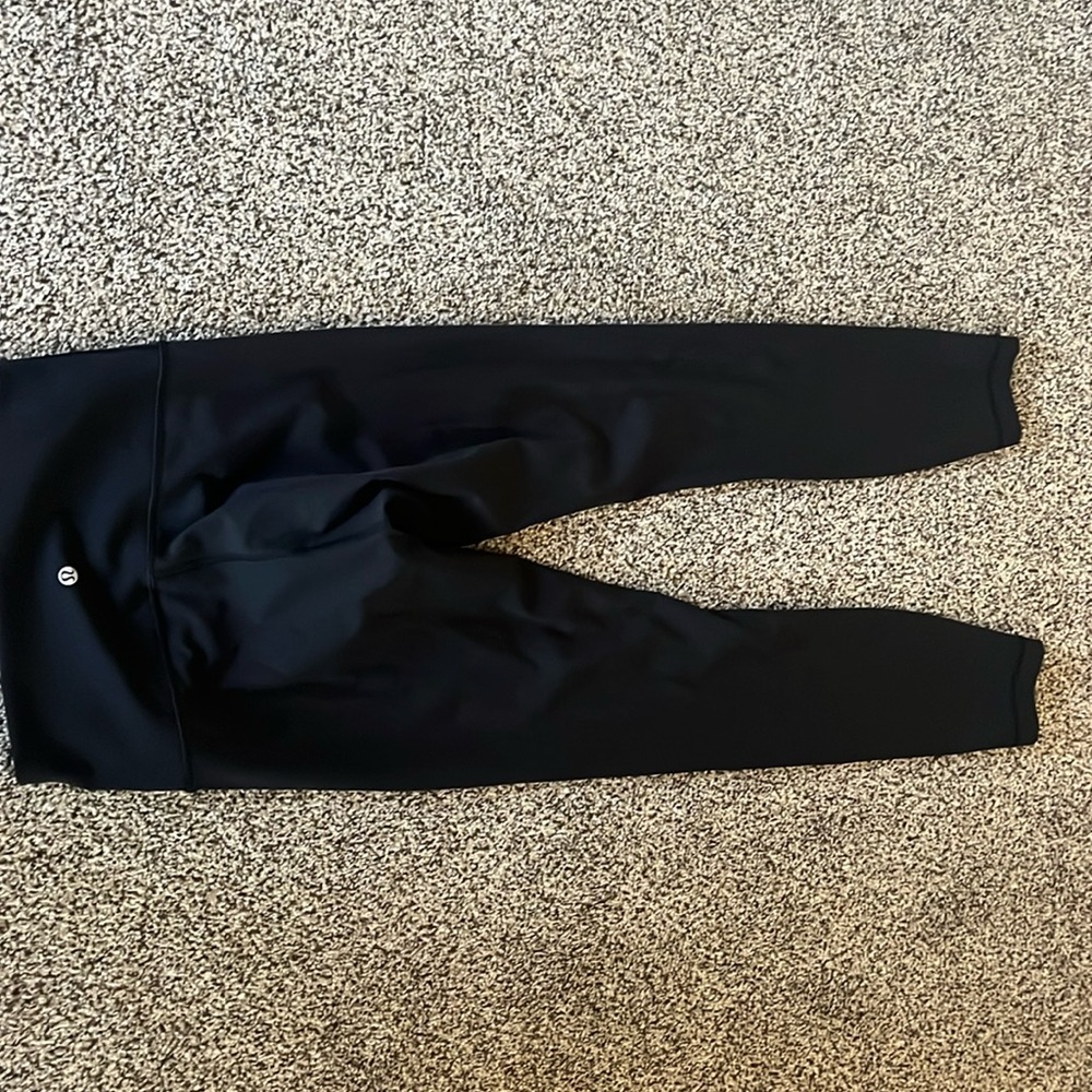 This is Lululemon capris for woman size 4s